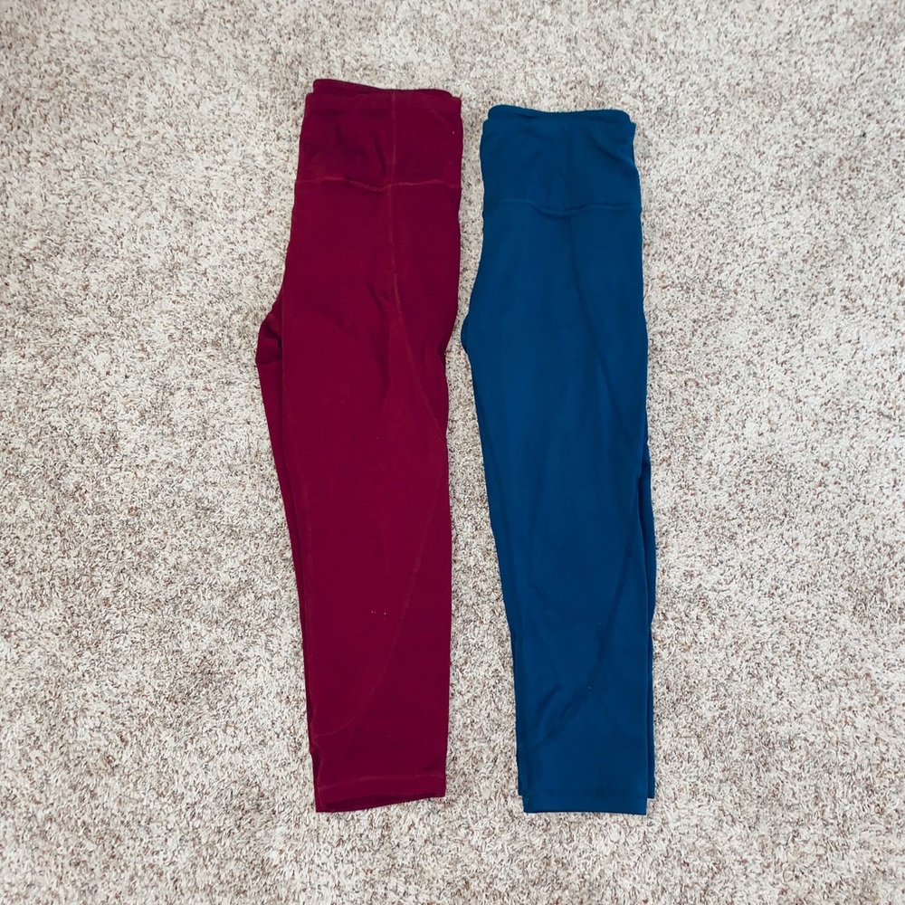 Set of athletic leggings